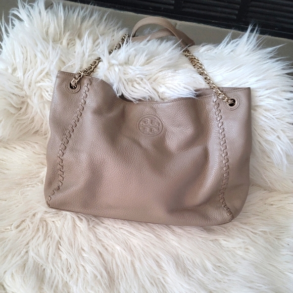 Tory Burch Handbags - Tory Burch tan pebbled leather purse.